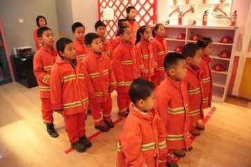NYC紐約國際邯鄲連城早教中心小小消防員活動
