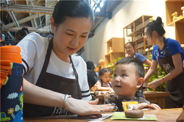 NYC紐約國際杭州中大銀泰城中心：“小小陶藝”照片來襲，陶玩一天帶回家！