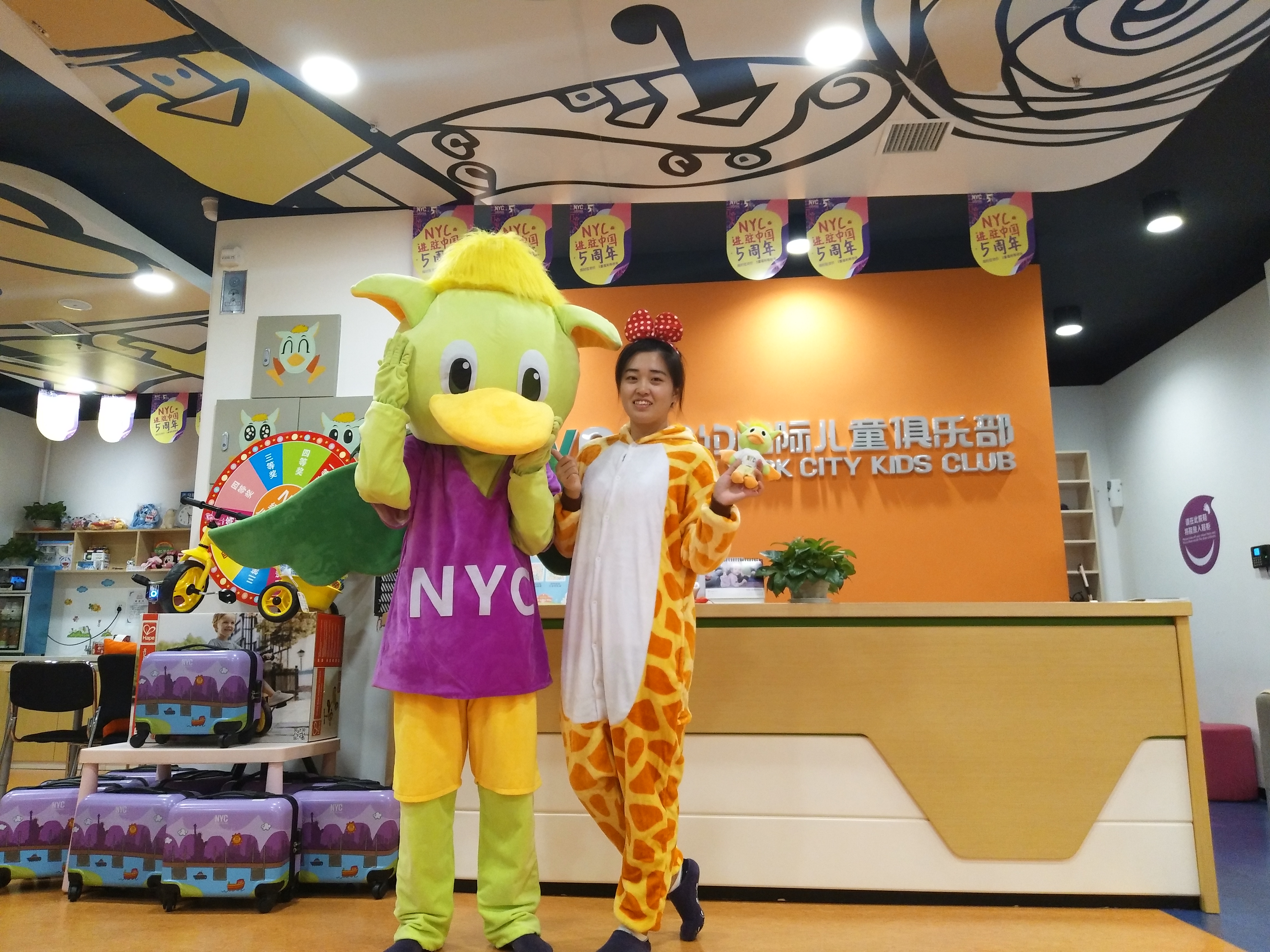 NYC最美員工，等寶寶來選擇，留言還有獎勵可得哦??！