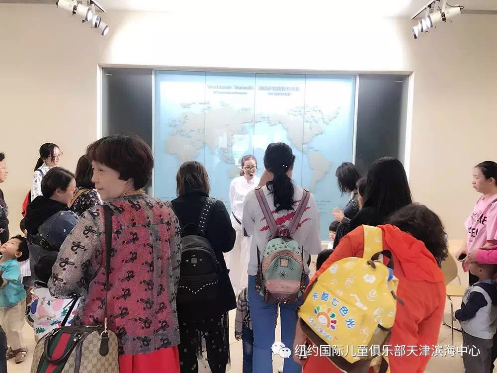 9:40—9:50  到達(dá)養(yǎng)樂多工廠，工作人員講解養(yǎng)樂多簡介及發(fā)展史~