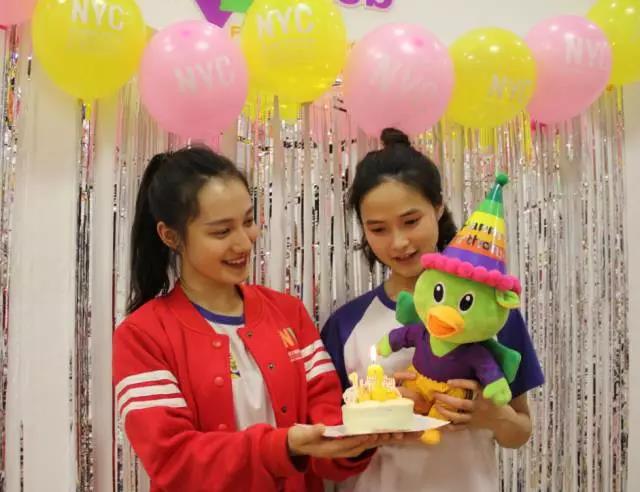 NYC紐約國際成都銀泰城早教中心2018新年1月生日會預(yù)告