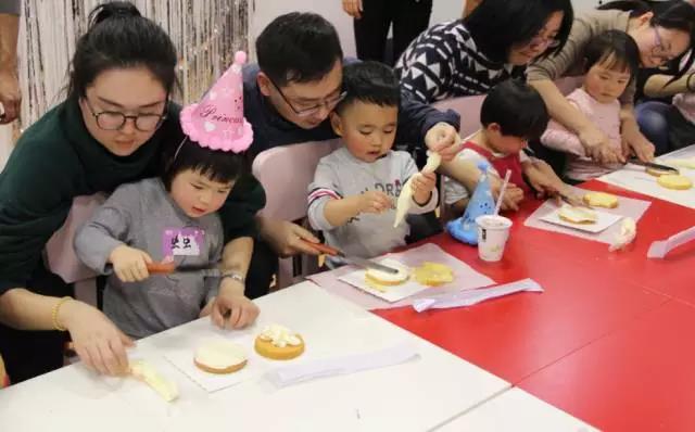 NYC紐約國際成都銀泰城早教中心2018新年1月生日會預(yù)告