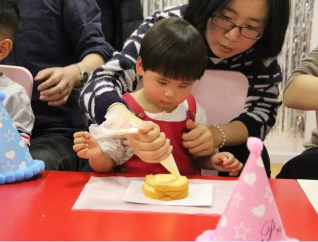 NYC紐約國際成都銀泰城早教中心2018新年1月生日會預(yù)告
