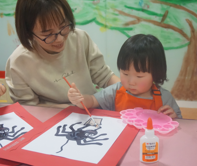 NYC紐約國際早教邯鄲連城早教中心：【活動回顧】職業(yè)體驗(yàn)星巴克小小咖啡師