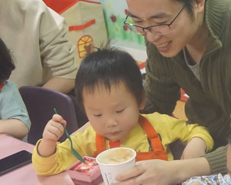 NYC紐約國際早教邯鄲連城早教中心：【活動回顧】職業(yè)體驗(yàn)星巴克小小咖啡師