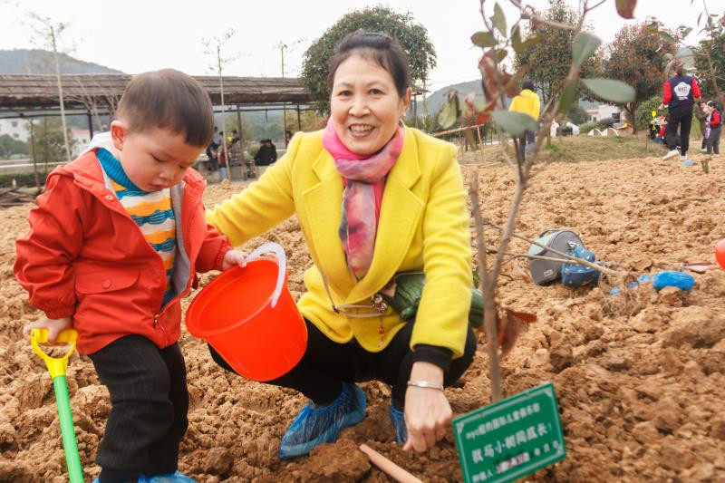 NYC紐約國(guó)際長(zhǎng)沙陽(yáng)光錦城早教中心：植樹節(jié)—我和小樹同成長(zhǎng)