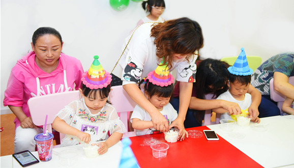 NYC成都銀泰城早教中心活動回顧五月冰淇淋生日派對！