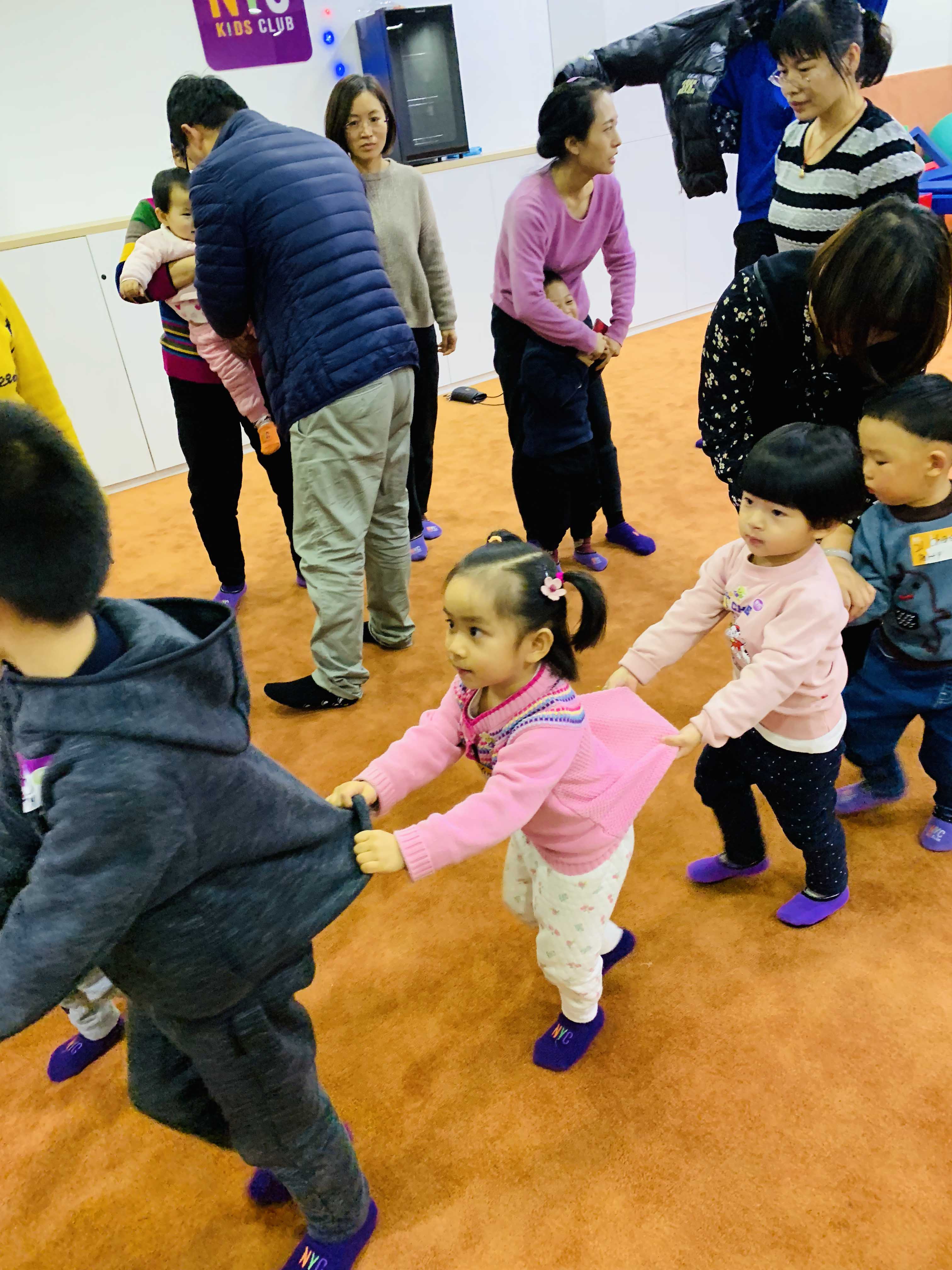 還有Pongo，it's show time，紅毯走起來！we're all super star！