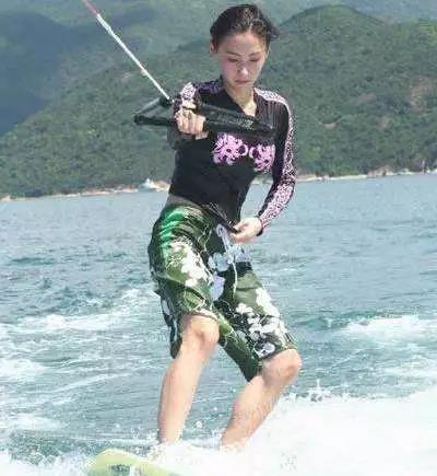 NYC紐約國(guó)際舊宮早教中心：38歲張柏芝宣布3胎產(chǎn)子：孩子是最好的禮物~