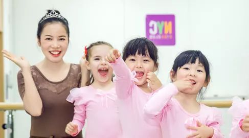 NYC紐約國際唐山福地早教中心：NYC年度大事件 ‖ 再見2018，你好2019