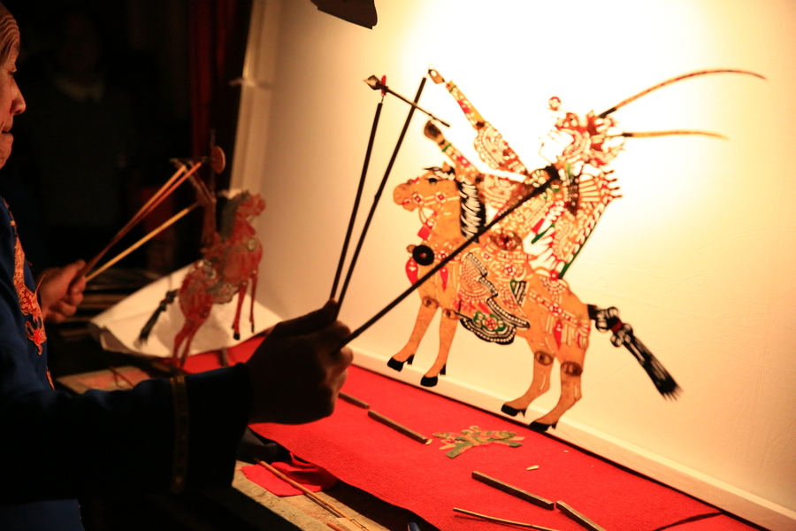 NYC紐約國(guó)際唐山早教中心：有趣的皮影戲—《好餓的毛毛蟲(chóng)》活動(dòng)回顧