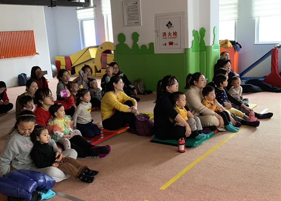 NYC紐約國(guó)際唐山早教中心：有趣的皮影戲—《好餓的毛毛蟲(chóng)》活動(dòng)回顧