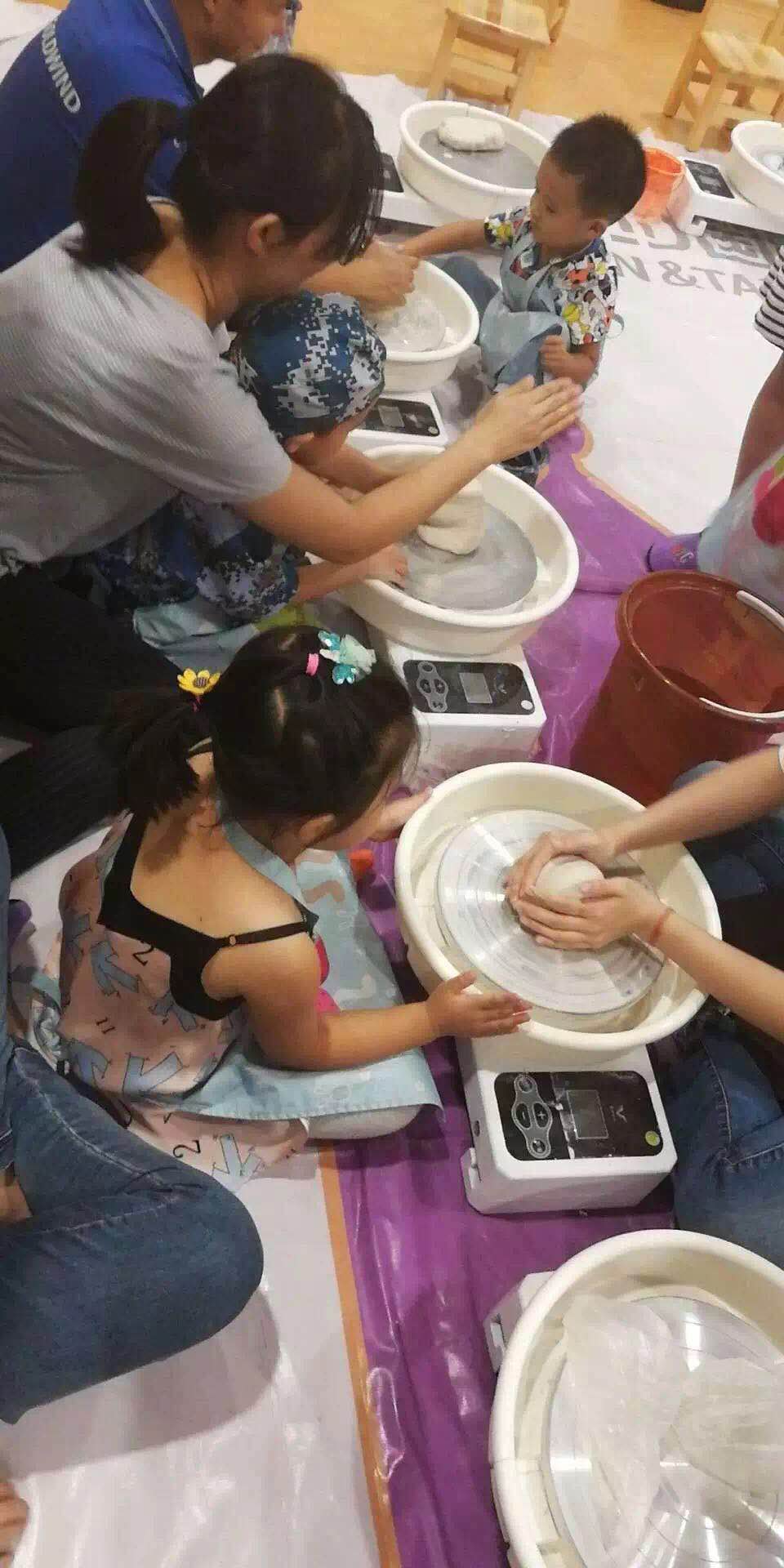 九月活動興，月冷露華凝
